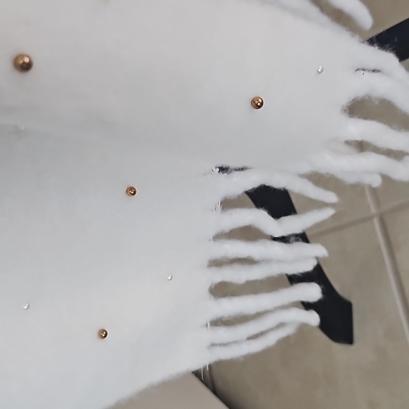 New Nordstrom Rack Faux Pearl Embellished Fring Soft Cream Scarf - Picture 11 of 12